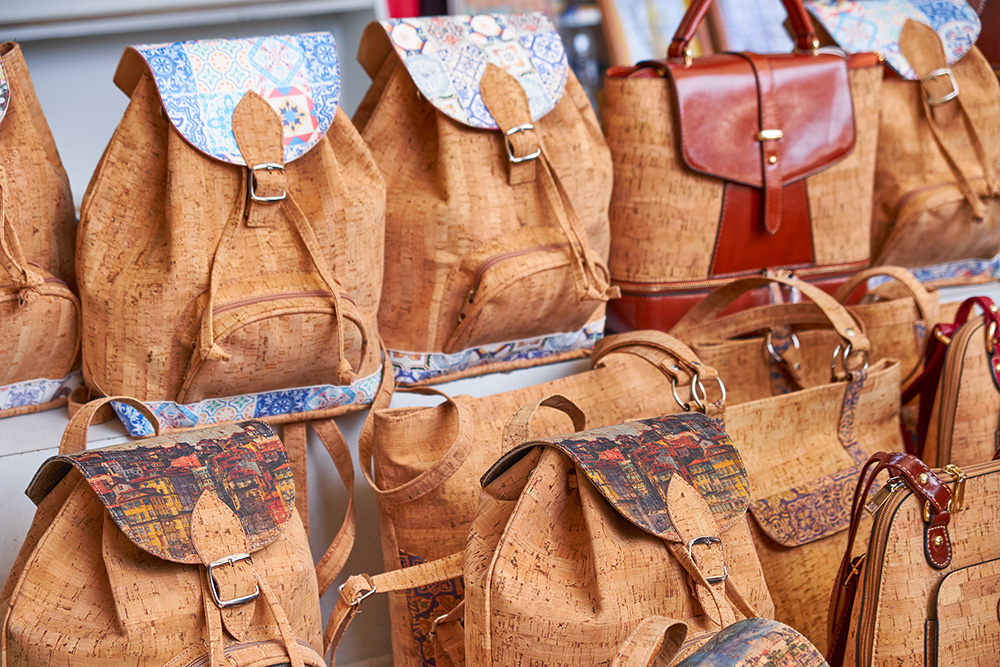 Produtos finais de artesanato em cortiça expostos