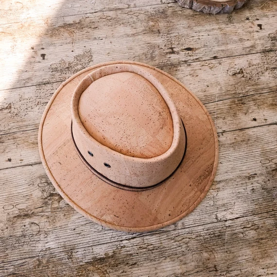 Chapéu tradicional de cortiça - vista frontal